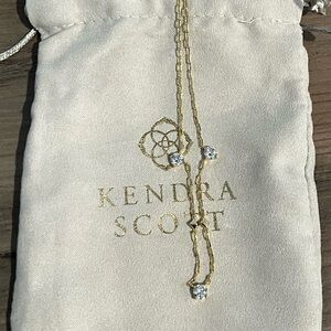 NWT. Kendra Scott Gold 3 stone necklace.
